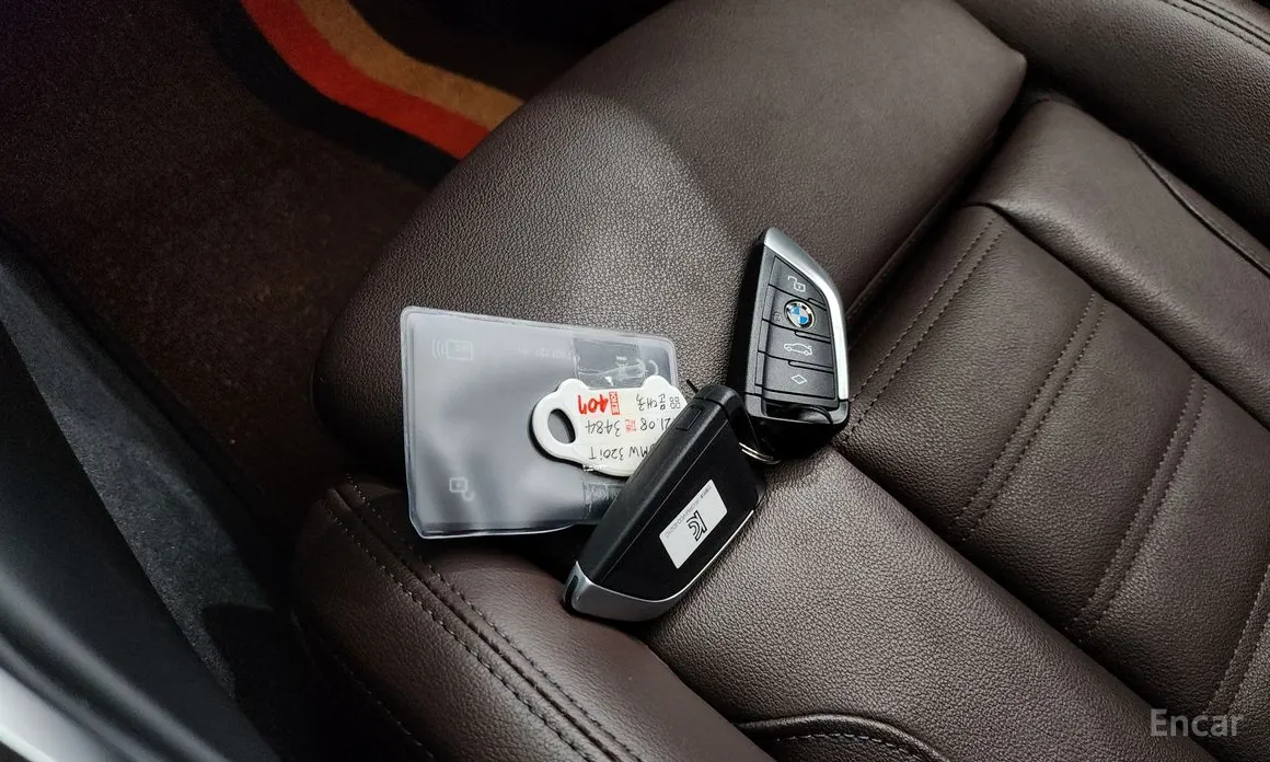 BMW 3 Series 2019 320i Touring Luxury