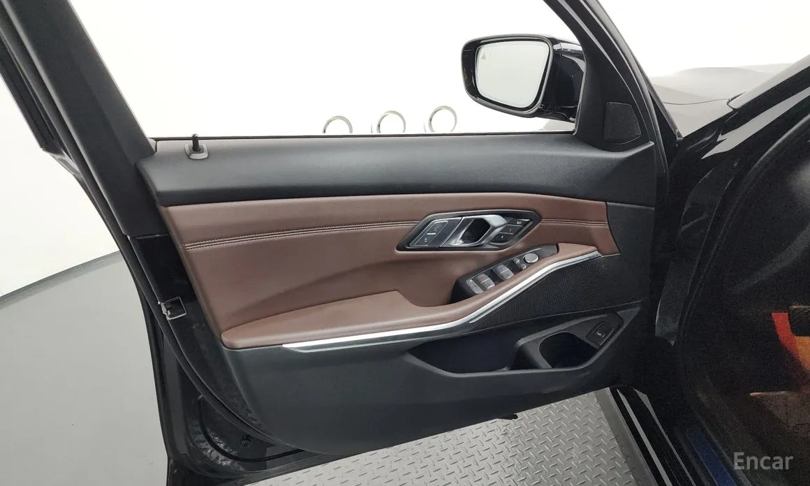 BMW 3 Series 2019 320i Touring Luxury