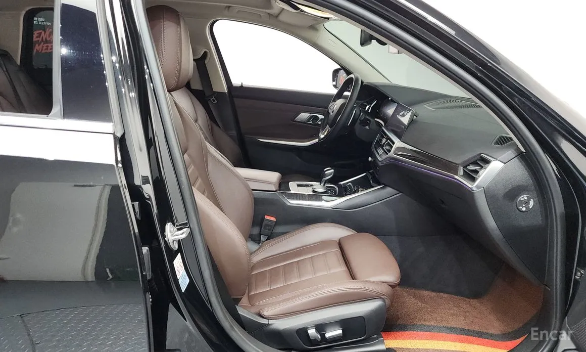 BMW 3 Series 2019 320i Touring Luxury