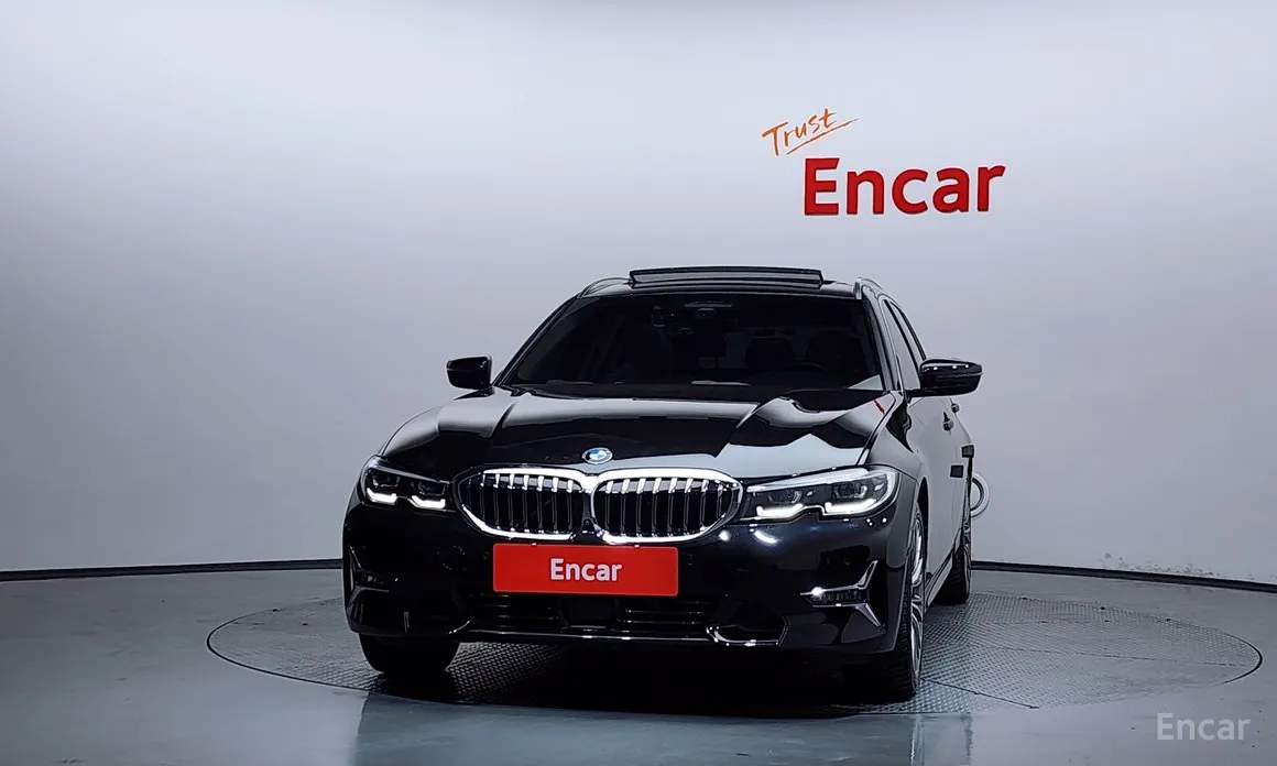 BMW 3 Series 2019 320i Touring Luxury