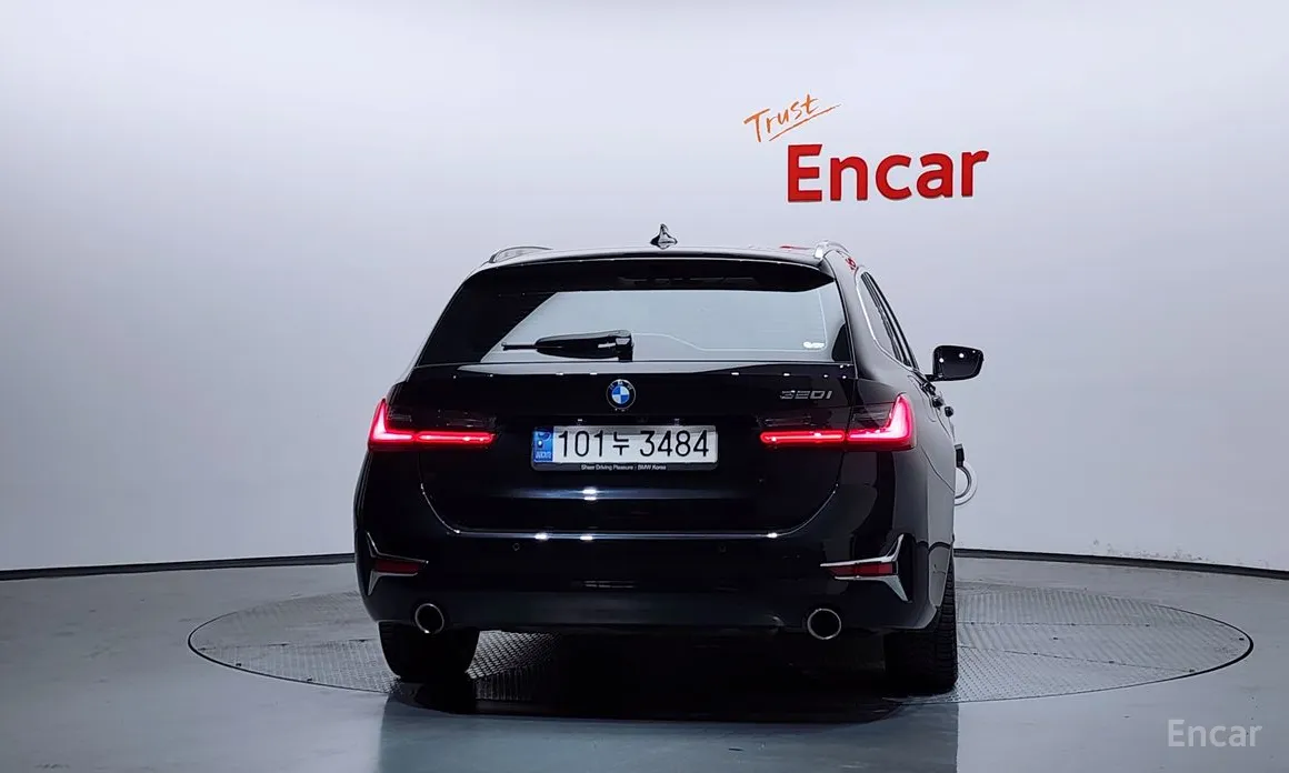 BMW 3 Series 2019 320i Touring Luxury