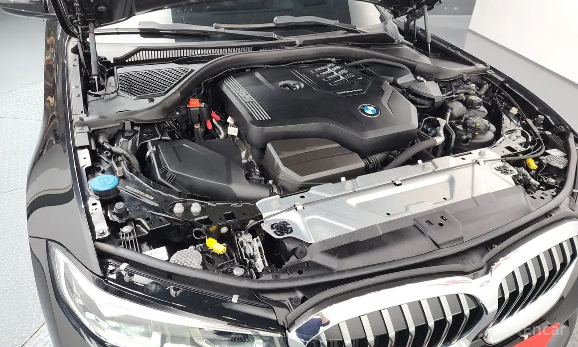 BMW 3 Series 2019 320i Touring Luxury