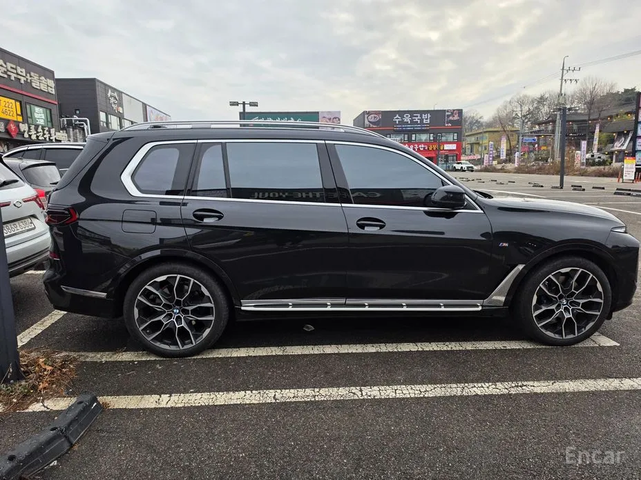 Фото 17 - BMW X7