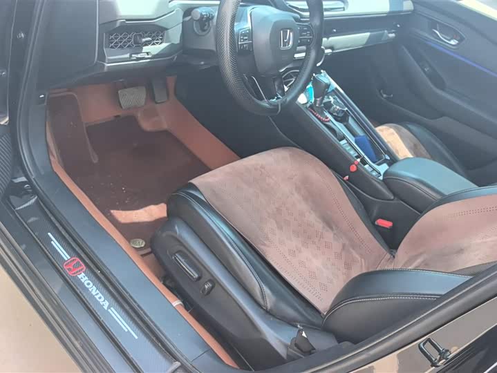 Фото 9 - Honda Accord