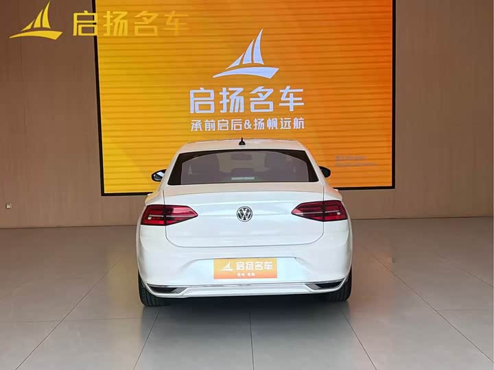 صورة 8 - Volkswagen Lamando L