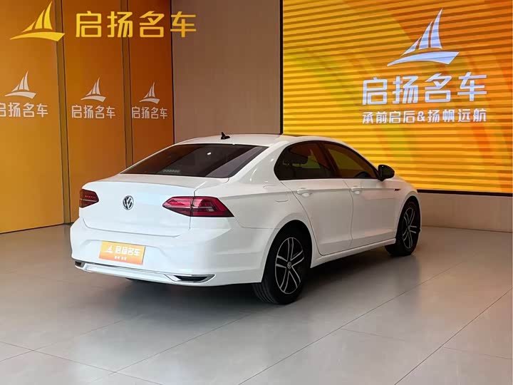 صورة 9 - Volkswagen Lamando L