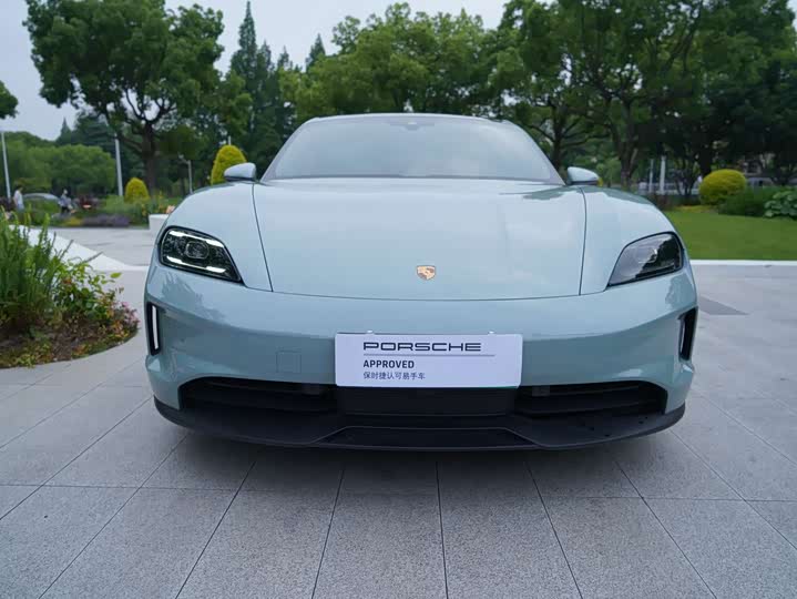 Фото 2 - Porsche Taycan