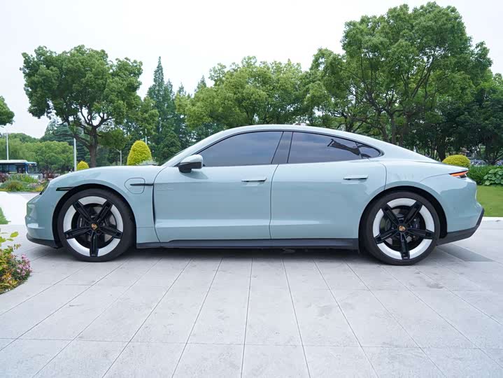 Фото 3 - Porsche Taycan