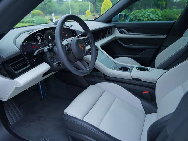 Фото 6 - Porsche Taycan