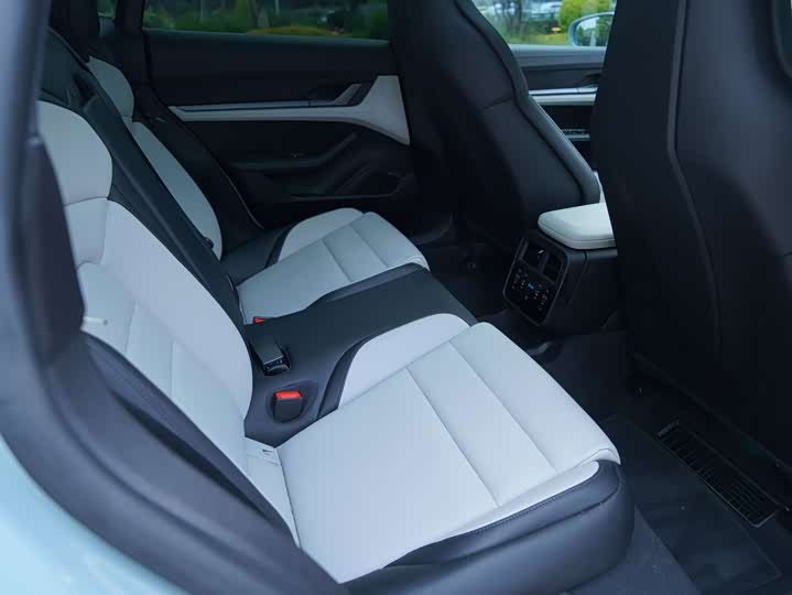 Фото 8 - Porsche Taycan