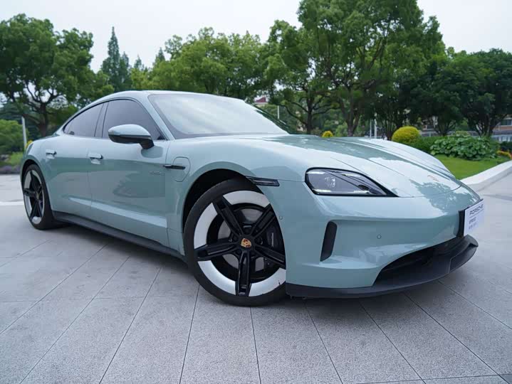 Фото 9 - Porsche Taycan