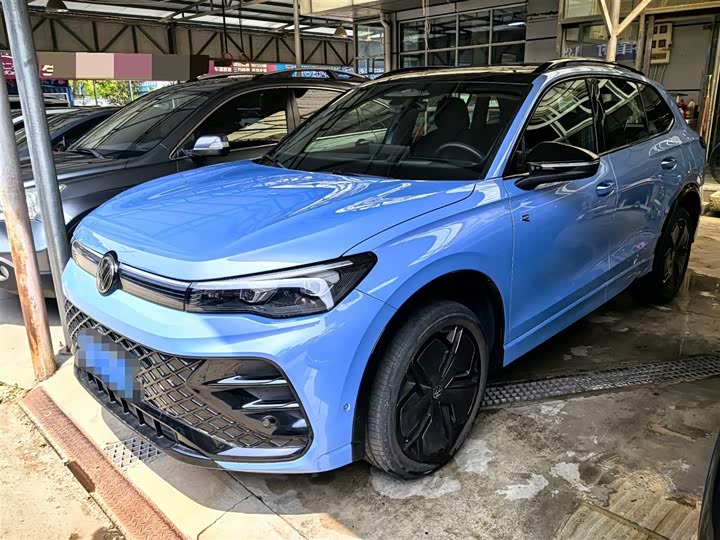 Фото 1 - Volkswagen Tiguan L Pro