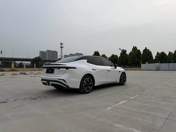 Lynk & Co 07 EM-P Hybrid 2026 2026款 126长续航 Ultra