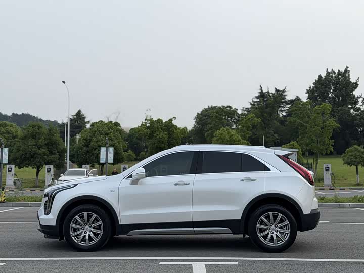 Фото 4 - Cadillac XT4
