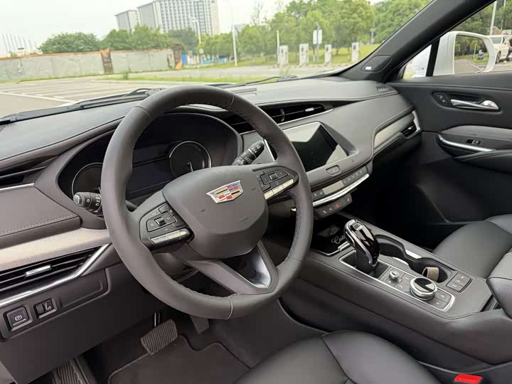 Фото 6 - Cadillac XT4