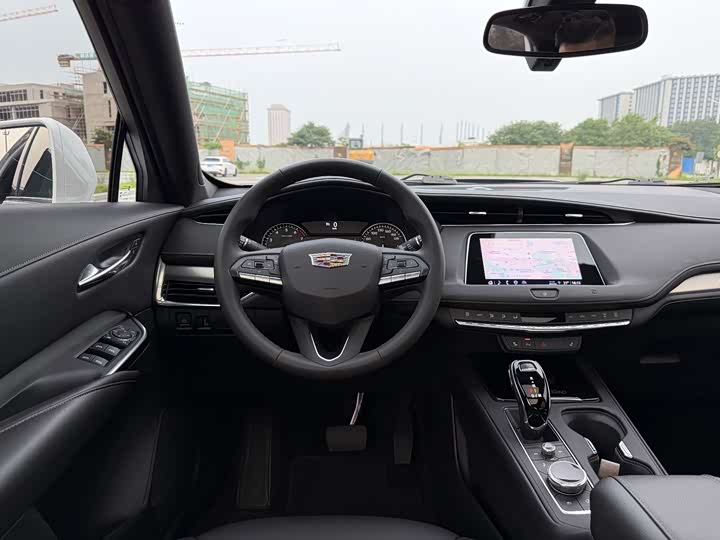 Фото 8 - Cadillac XT4