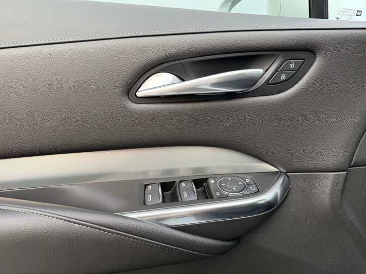 Фото 9 - Cadillac XT4
