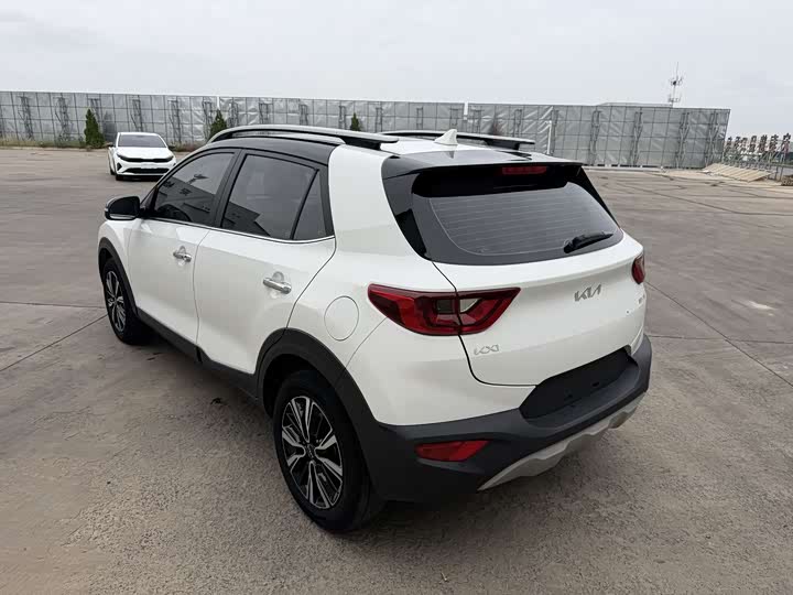 Kia KX1 2021 2021款 1.4L CVT趣享天窗款