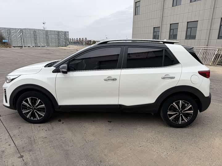 Kia KX1 2021 2021款 1.4L CVT趣享天窗款