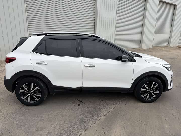 Kia KX1 2021 2021款 1.4L CVT趣享天窗款
