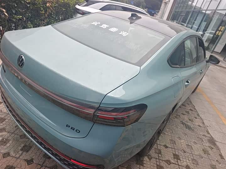 Photo 7 - Volkswagen Passat