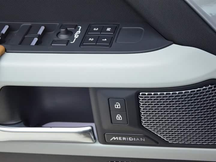 Фото 11 - Land Rover Defender