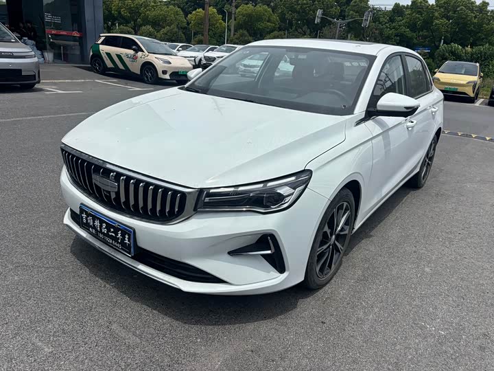 Фото 2 - Geely Emgrand