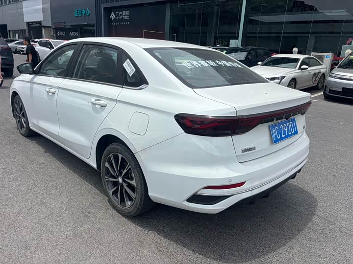 Фото 6 - Geely Emgrand