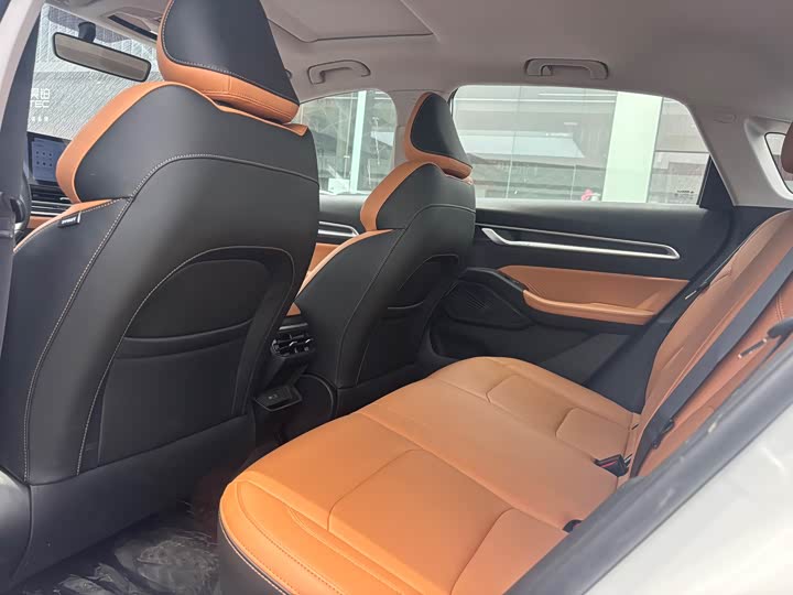 Фото 7 - Geely Emgrand