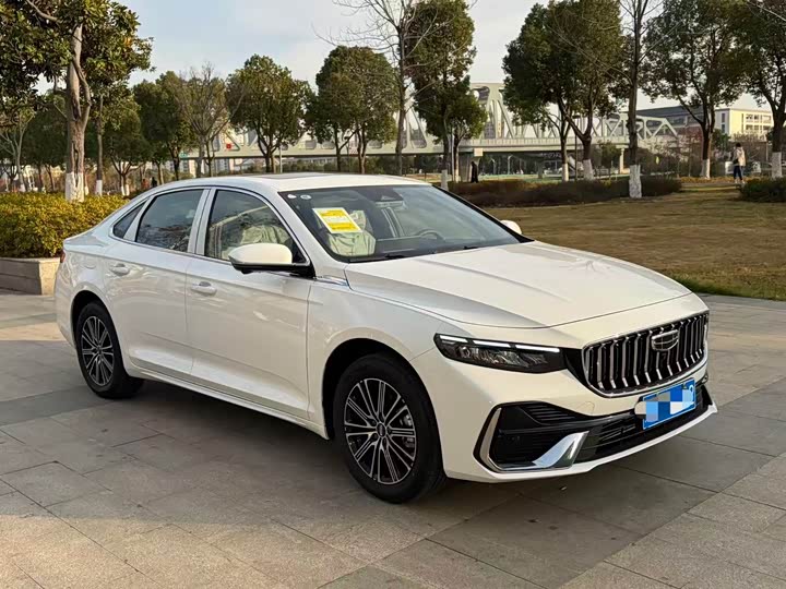 Фото 3 - Geely Preface