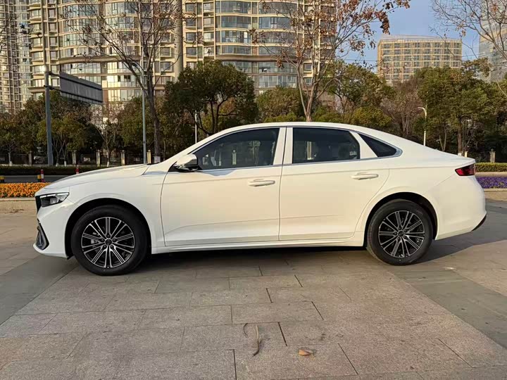 Фото 4 - Geely Preface