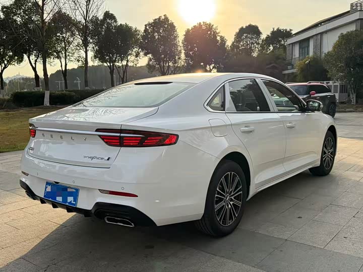 Фото 6 - Geely Preface