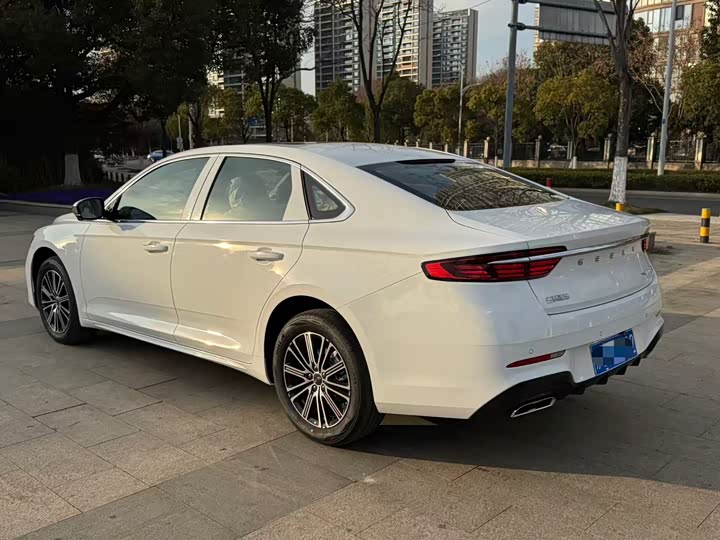 Фото 7 - Geely Preface