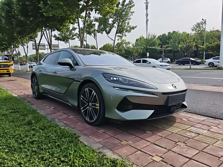 Фото 3 - Denza Z9GT