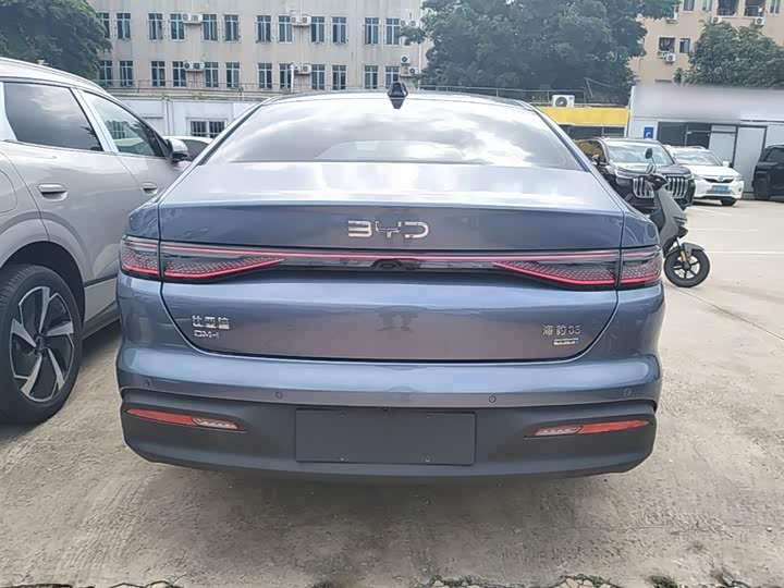 BYD Seal 05 DM-i Hybrid 2025 2025款 DM-i 智驾版 120KM旗舰型