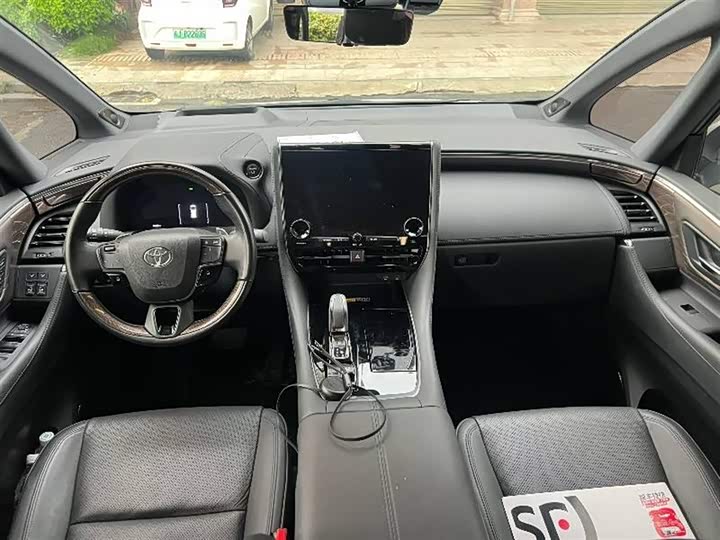 Photo 5 - Toyota Alphard