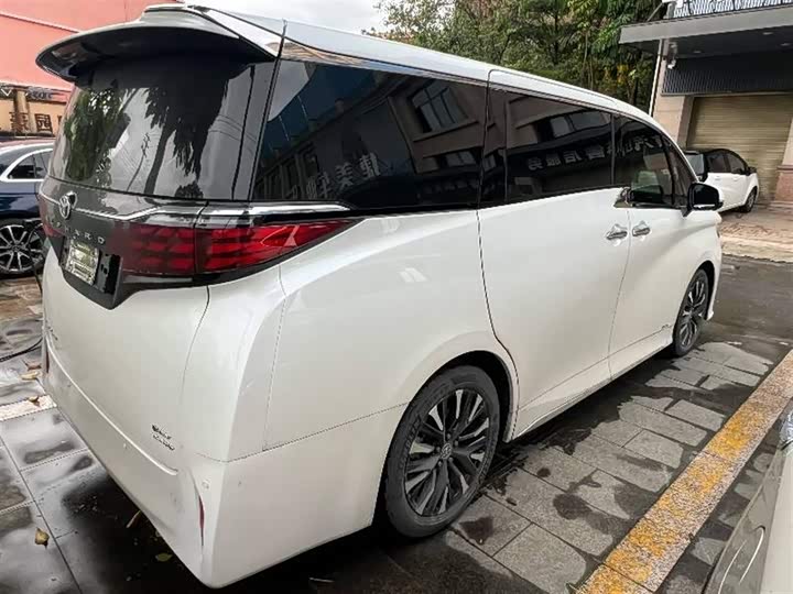 Photo 7 - Toyota Alphard