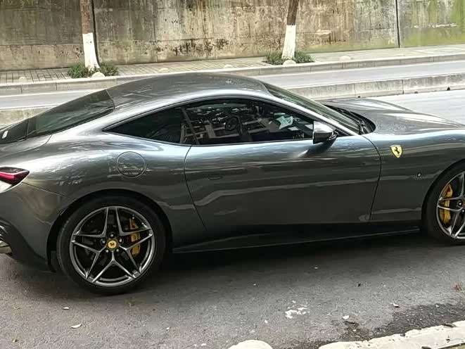 Фото 3 - Ferrari Roma