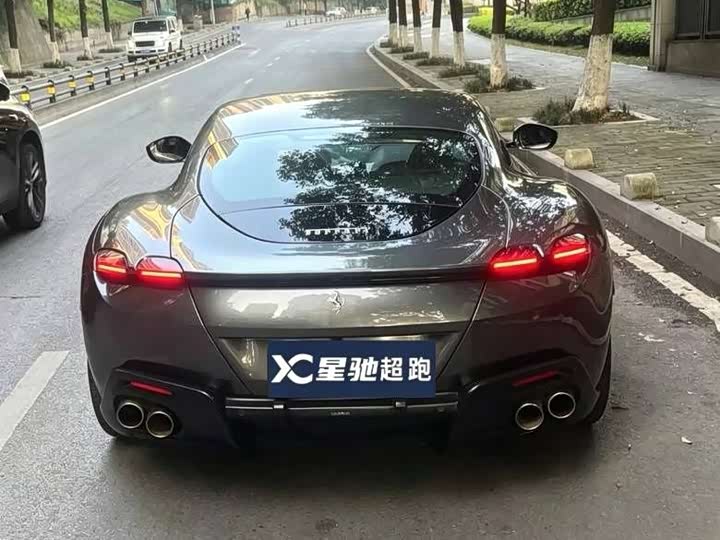 Фото 4 - Ferrari Roma