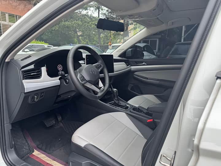 Volkswagen Bora 2025 2025款 200TSI DSG悦行导航版