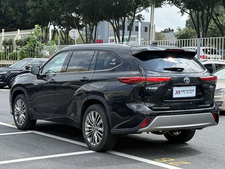 Фото 4 - Toyota Highlander