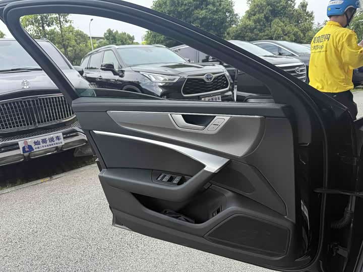 Фото 6 - Audi A6L