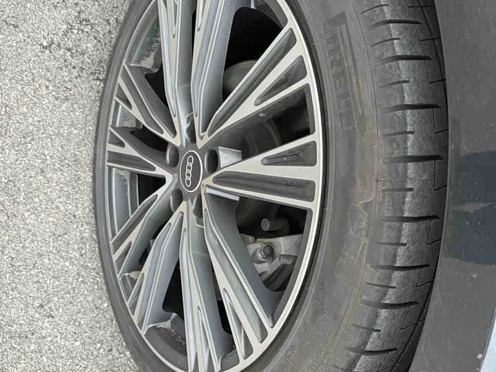 Фото 9 - Audi A6L