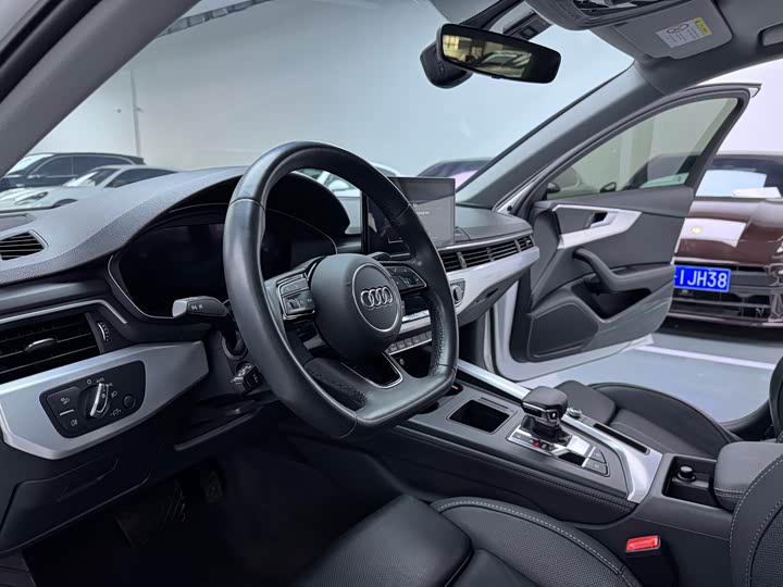 Фото 4 - Audi A4L