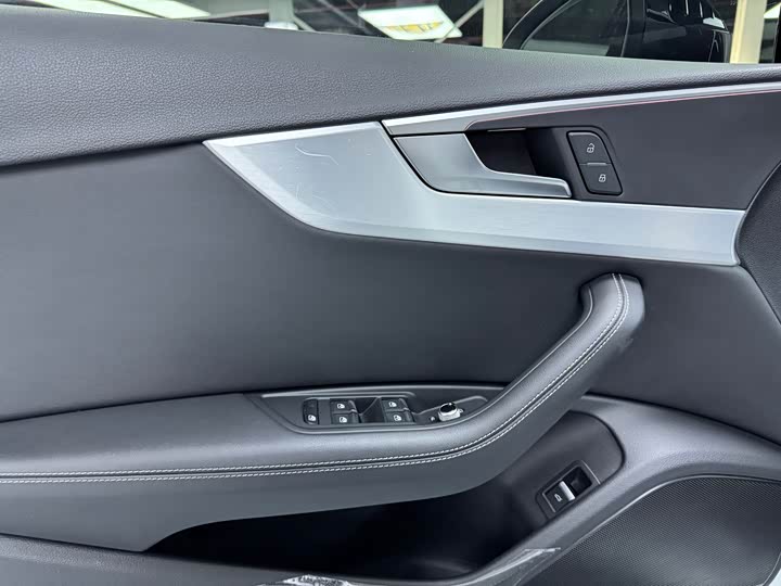 Фото 5 - Audi A4L