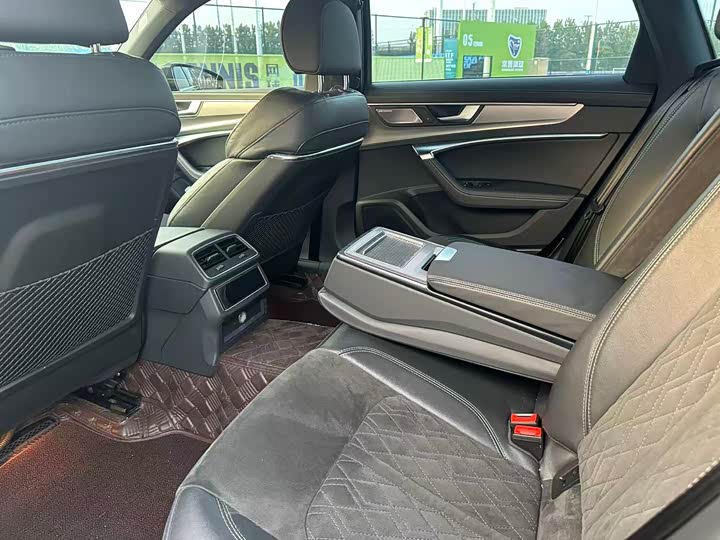 Фото 7 - Audi A6L