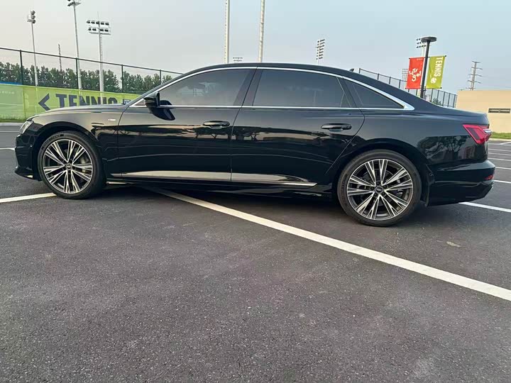 Фото 8 - Audi A6L