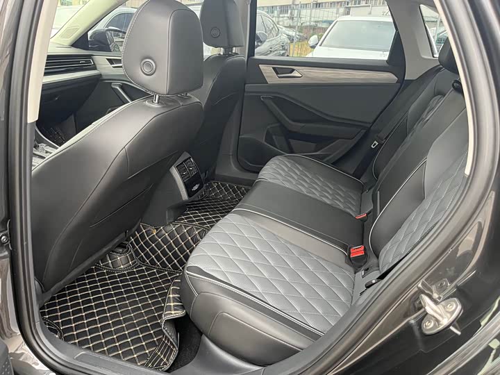 Фото 5 - Volkswagen Sagitar L