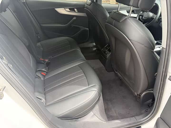 Фото 7 - Audi A4L