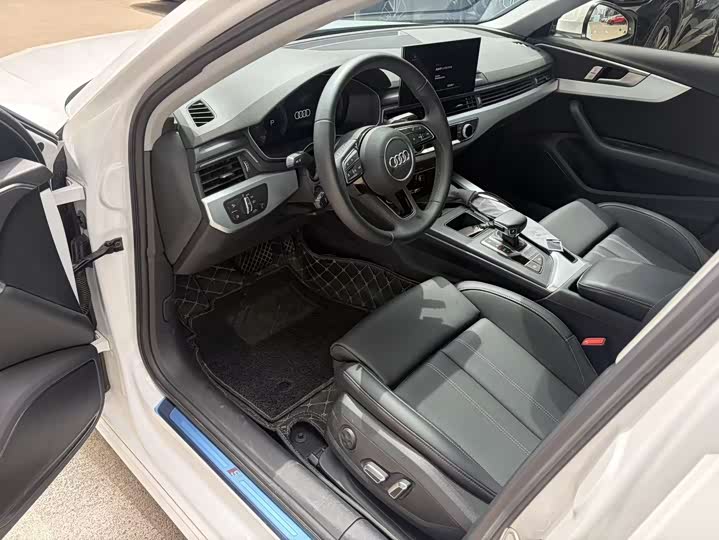 Фото 8 - Audi A4L